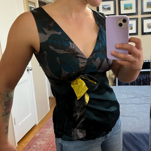 Elie Tahari vintage silk top 💛💚 - Picture 3 of 9